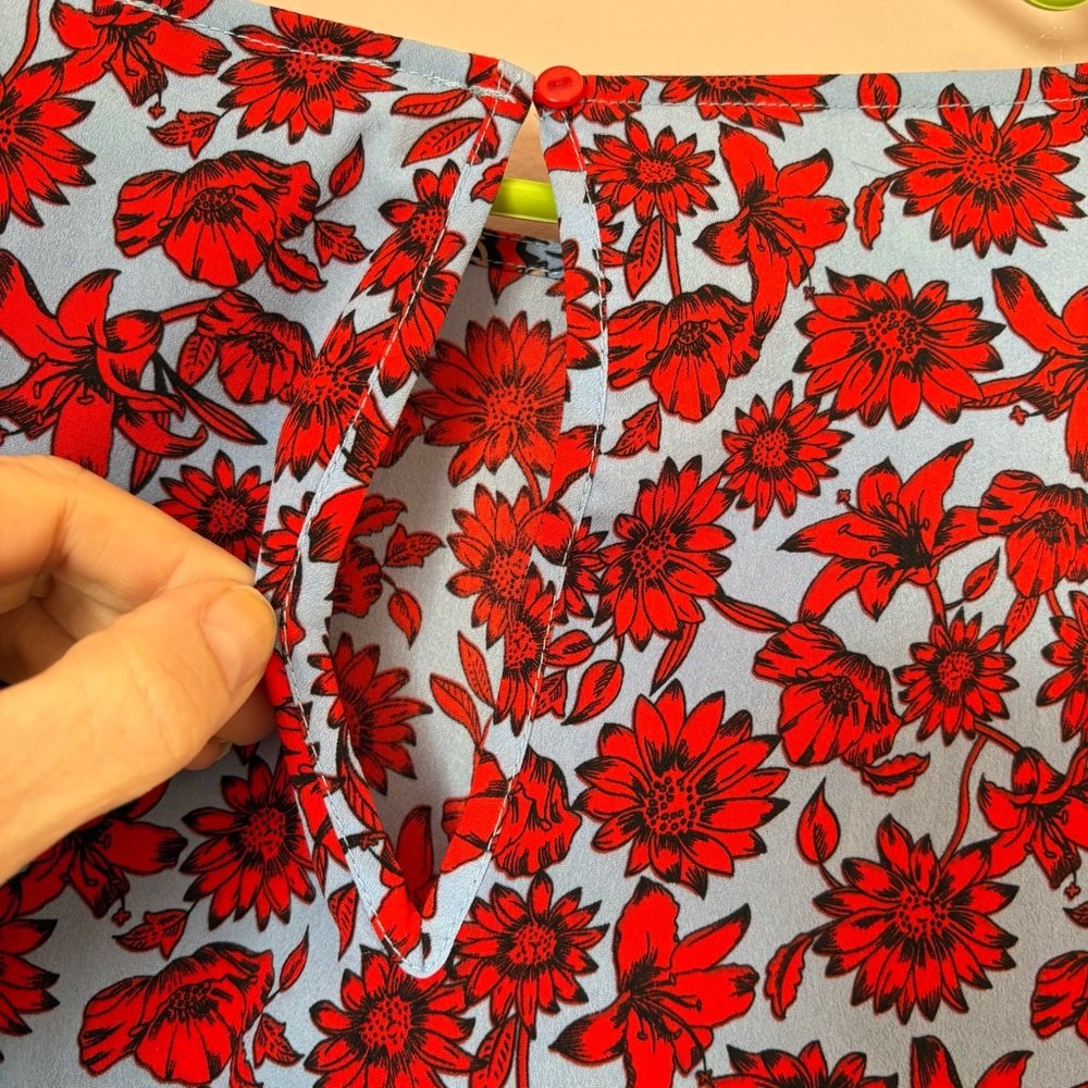💚Dalia Red and Blue Boxy Blouse with Flutter Sleeves and Bateau Neckline - Picture 5 of 6